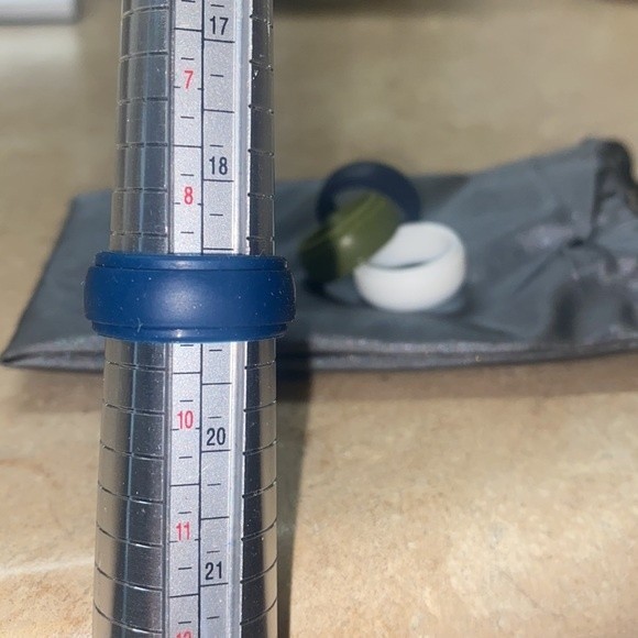 Silicone rings size 9 - Picture 2 of 3